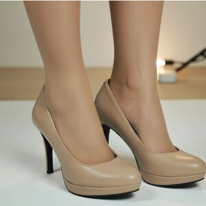 Me Too Holly Tan Platform Heels Sz 6.5 M